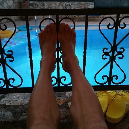 Kostas *
